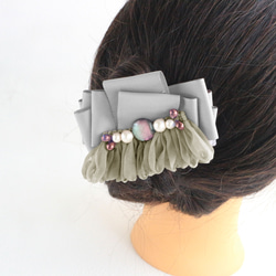 【選べる2色】重ねリボンのバレッタ シック ヘアアクセ  シフォン フリル フリンジ 黒 ブラック グレー 夏 梅雨 3枚目の画像
