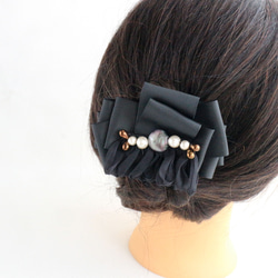 【選べる2色】重ねリボンのバレッタ シック ヘアアクセ  シフォン フリル フリンジ 黒 ブラック グレー 夏 梅雨 2枚目の画像