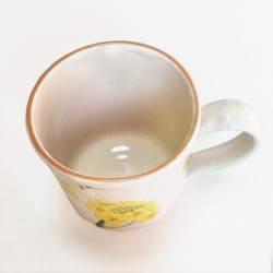 【陶器】菜の花とモンシロチョウのマグカップ 4枚目の画像