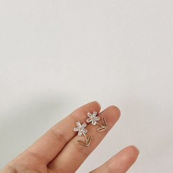 【限定セール￥399】韓国ファッション　大人可愛いお花ピアス　アクセサリー　-2057 2枚目の画像