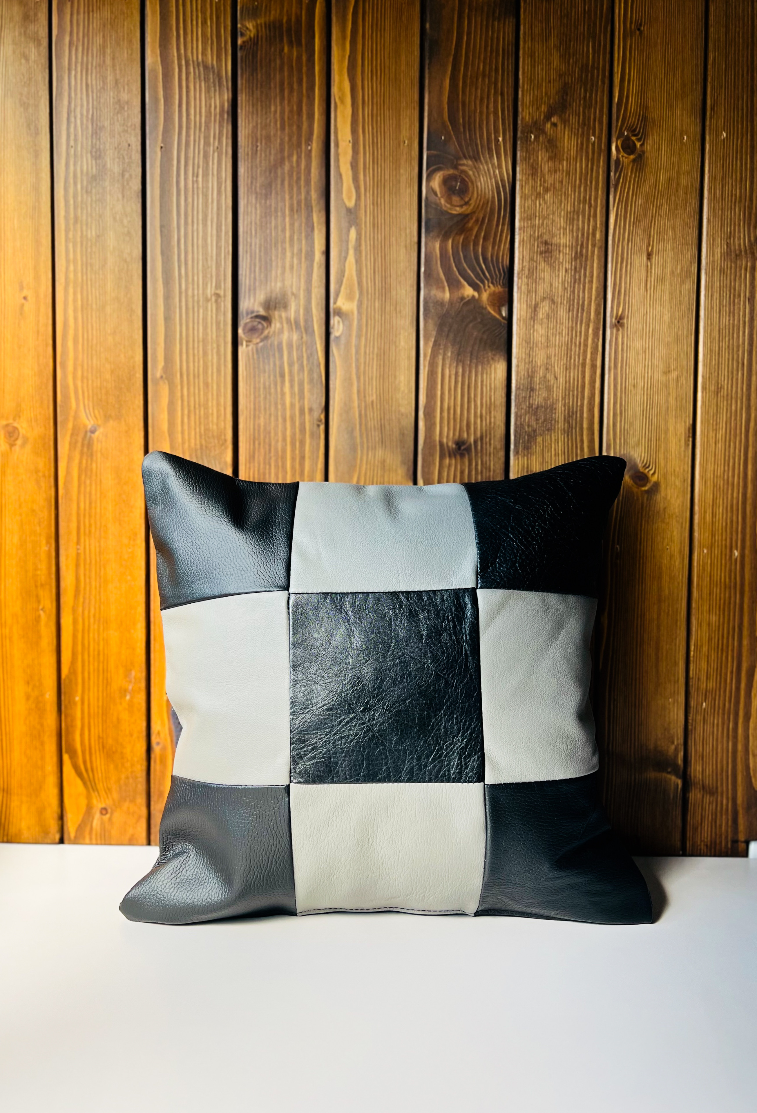 【クッションカバー】【椅子生地使用】 世界にひとつ  本革パッチワーク 黒ベースB  45×45㎝用