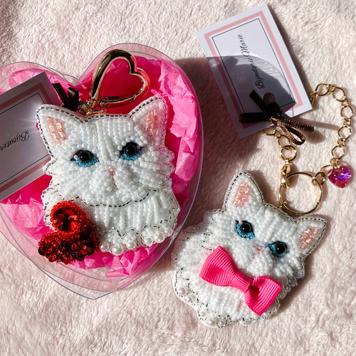 ビーズ刺繍バッグチャーム ✳︎大きなリボンの猫ちゃん＊ バッグ 