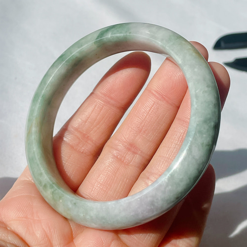 新入荷】本翡翠保証‼️天然A貨翡翠バングル 内径約55.2mm 新入荷】本翡翠保証‼️天然A貨翡翠バングル 内径約55.2mm