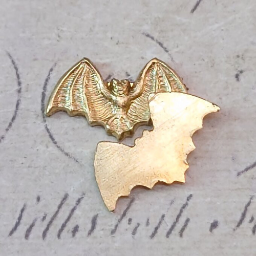 銅の蝙蝠（こうもり）飾りのある真鍮製骨董からくり錠前