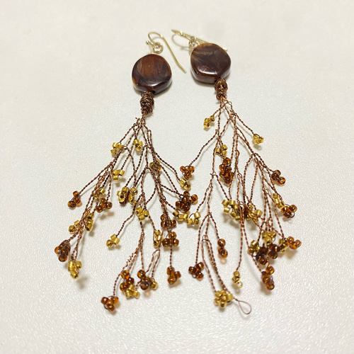 ハンドメイドピアス/フラワーモチーフ/ビーズ ピアス（フック