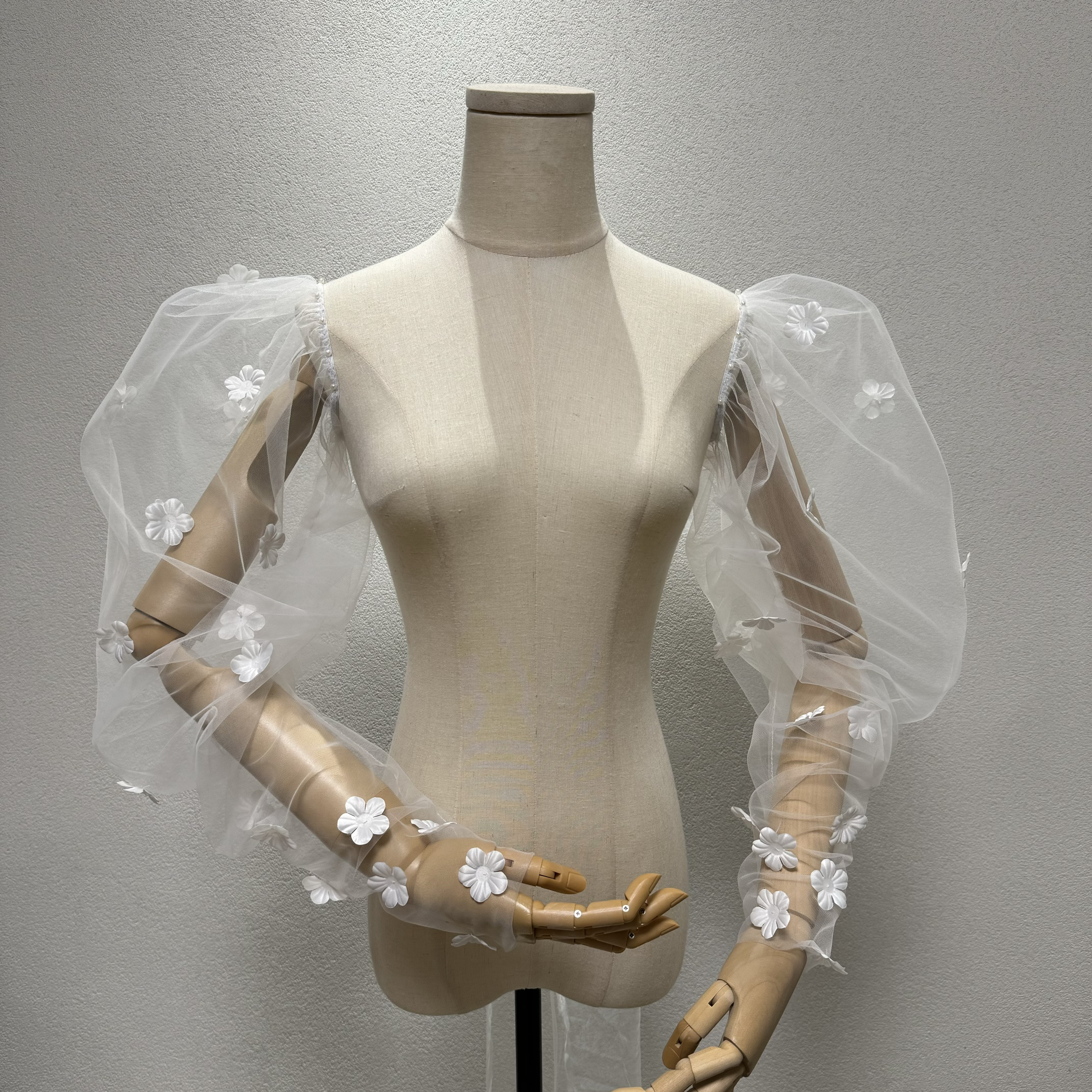 お買い得！お花飾り　シースルー袖　ホワイト　サイズオーダー可能　取り外し可能　ウェディングドレス　前撮り二次会披露宴上品