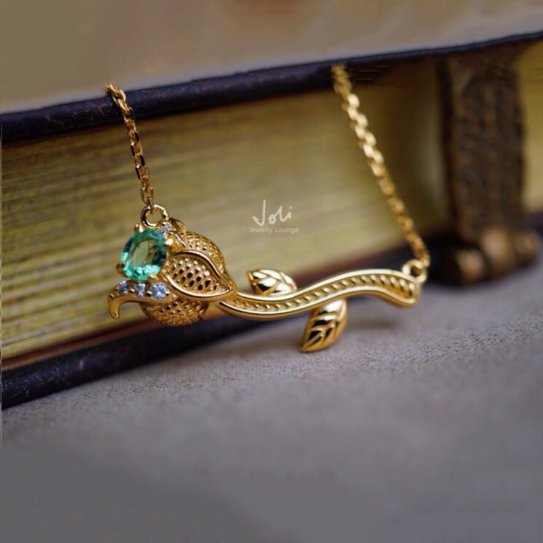 ローズマナー 天然エメラルド キラキラ ネックレス レトロ 薔薇 バラ 一輪 フラワー 花 グリーン 緑 オーバル