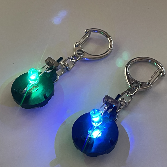 変色LEDキーホルダー [discoloring LED keychain] その他雑貨 