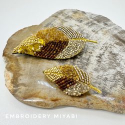 送料無料　葉っぱのビーズ刺繍ブローチ　Ｓサイズ　 gold&brown　(リュネビル刺繍)　 4枚目の画像