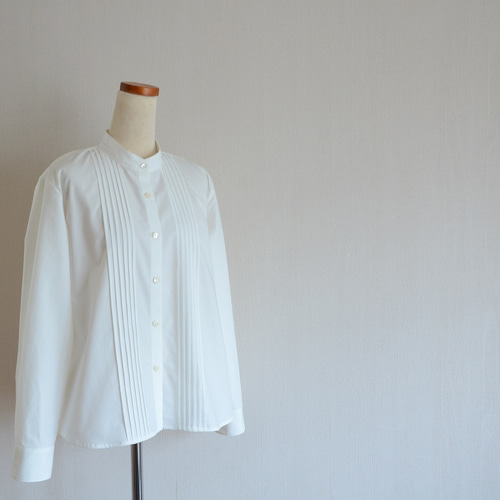 ピンタックのスタンドカラーブラウス コットン100％ オフホワイト