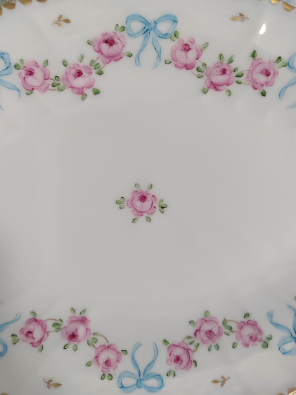 ♡楕円皿（ミニ薔薇➕ブルーリボン）23cmｘ15cm深さ2cm 5枚目の画像