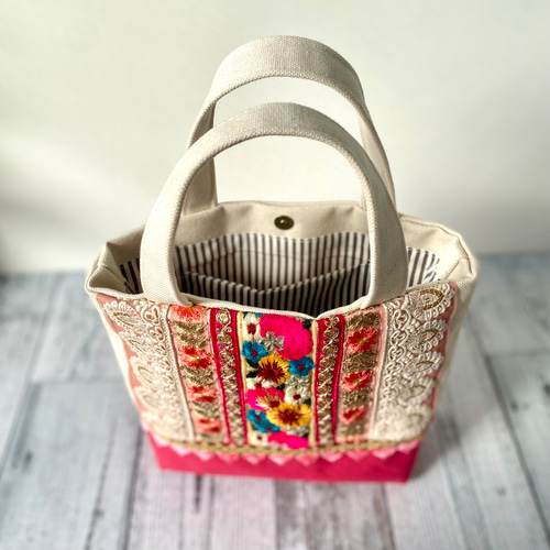 コアラ　インド刺繍ホワイト　トートバッグ　ハンドメイド コアラ絵日記 トートバッグ オンライン限定 | API official shop
