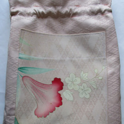 ７６０４　絞りと花柄の着物で作った巾着袋　＃送料無料 6枚目の画像