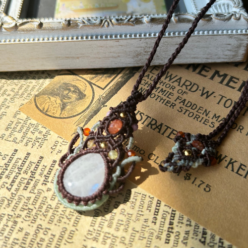 レインボームーンストーン マクラメネックレス ペンダント 天然石