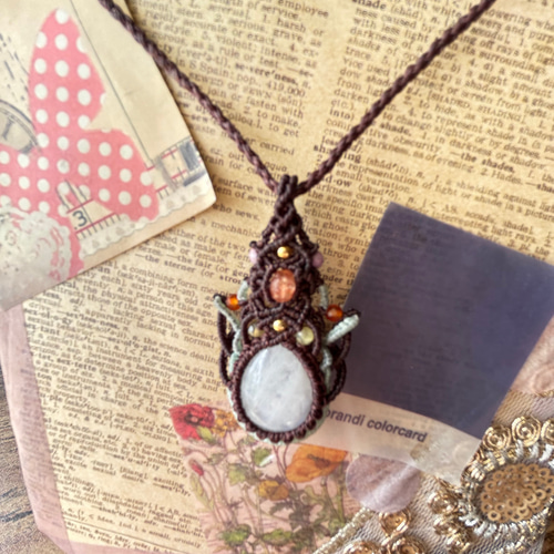 レインボームーンストーン マクラメネックレス ペンダント 天然石