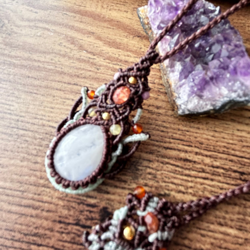 レインボームーンストーン マクラメネックレス ペンダント 天然石