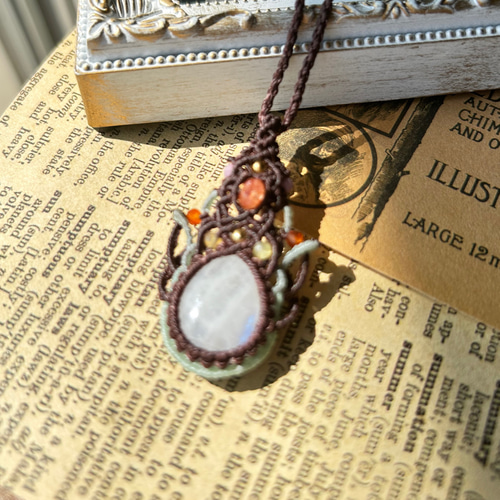 レインボームーンストーン マクラメネックレス ペンダント 天然石