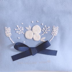 バラ刺繍♡ポーチ(ブルー) 2枚目の画像