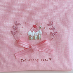 再販♡カップケーキ刺繍♡ポーチ(ピンク) 2枚目の画像