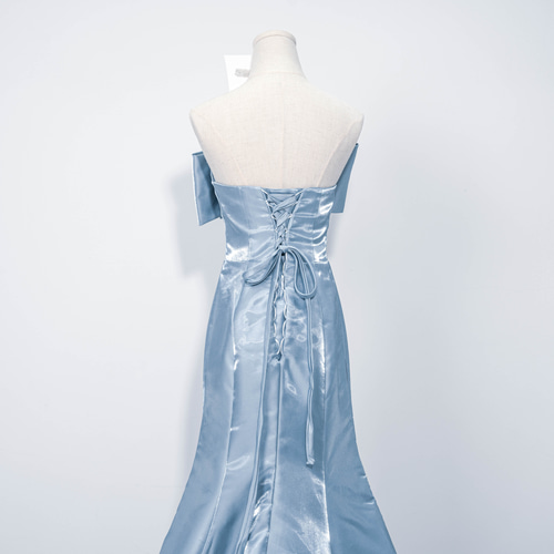 花嫁 美しい胸元のリボン 青色 カラードレス ロングトレーン ソフト