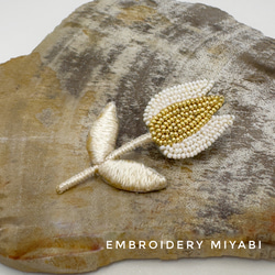 チューリップのビーズ刺繍ブローチ ～リュネビル刺繍～ ブローチ