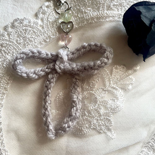 No.8 ハンドメイド 韓国 リボン シルバー ビーズキーホルダー（毛糸  