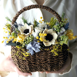 感謝の気持ちを伝える Flower basket pine flower -mimosa- 1枚目の画像