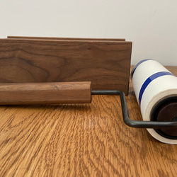 木枠屋オリジナル　ブラックウォールナット材の粘着ローラーと専用ケースのセット 5枚目の画像