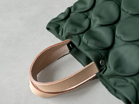 選擇您的尺寸：皮革手柄小圓點手提包（G/SML） 第6張的照片