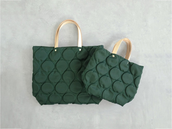 選擇您的尺寸：皮革手柄小圓點手提包（G/SML） 第4張的照片