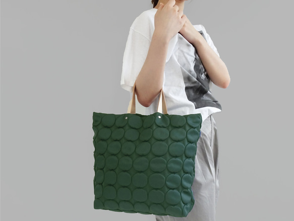 選擇您的尺寸：皮革手柄小圓點手提包（G/SML） 第7張的照片