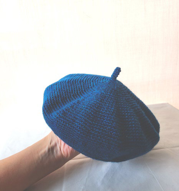 小さめのベレー帽　手編みクロッシェのベレー帽　56cm 1枚目の画像