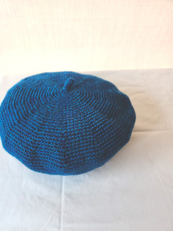 小さめのベレー帽　手編みクロッシェのベレー帽　56cm 2枚目の画像
