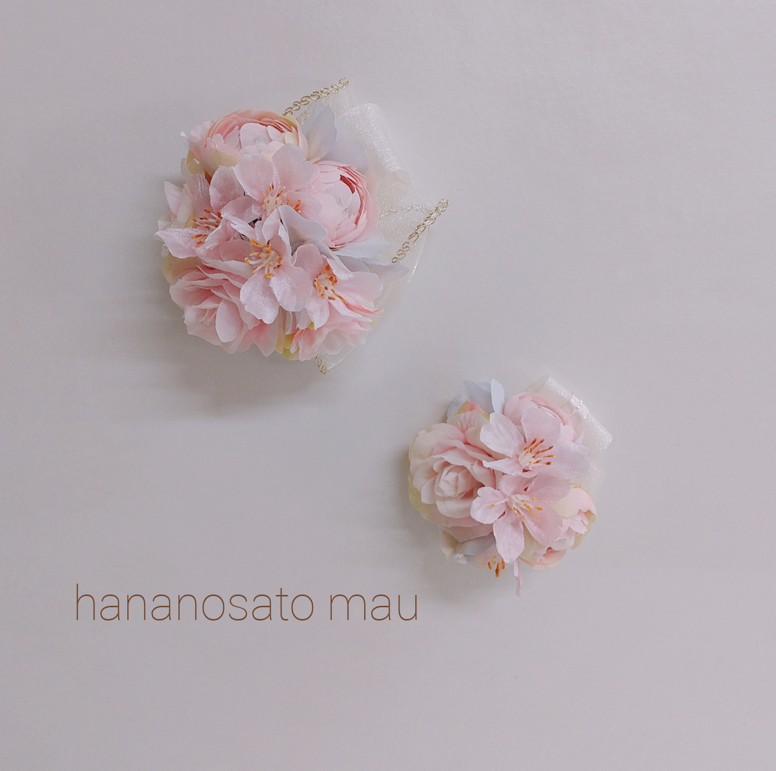 ☆コサージュとヘッドパーツの親子コーデセット☆ 入学式　卒業式　お呼ばれ　発表会　桜とローズのコサージュ