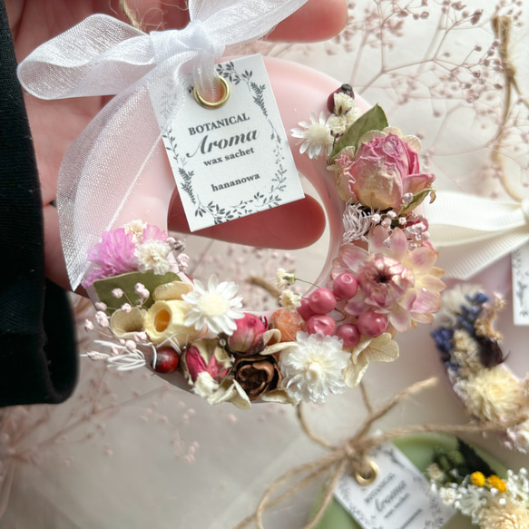【一点物】お花のリース　✿*:･ﾟ アロマワックスサシェ　/ 季節のお花をぎゅっと詰め込んだ香るドライフラワーアイテム 3枚目の画像