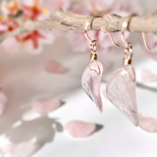 14kgf》ローズクォーツ桜の花びら ピアス,イヤリング/金属アレルギー 