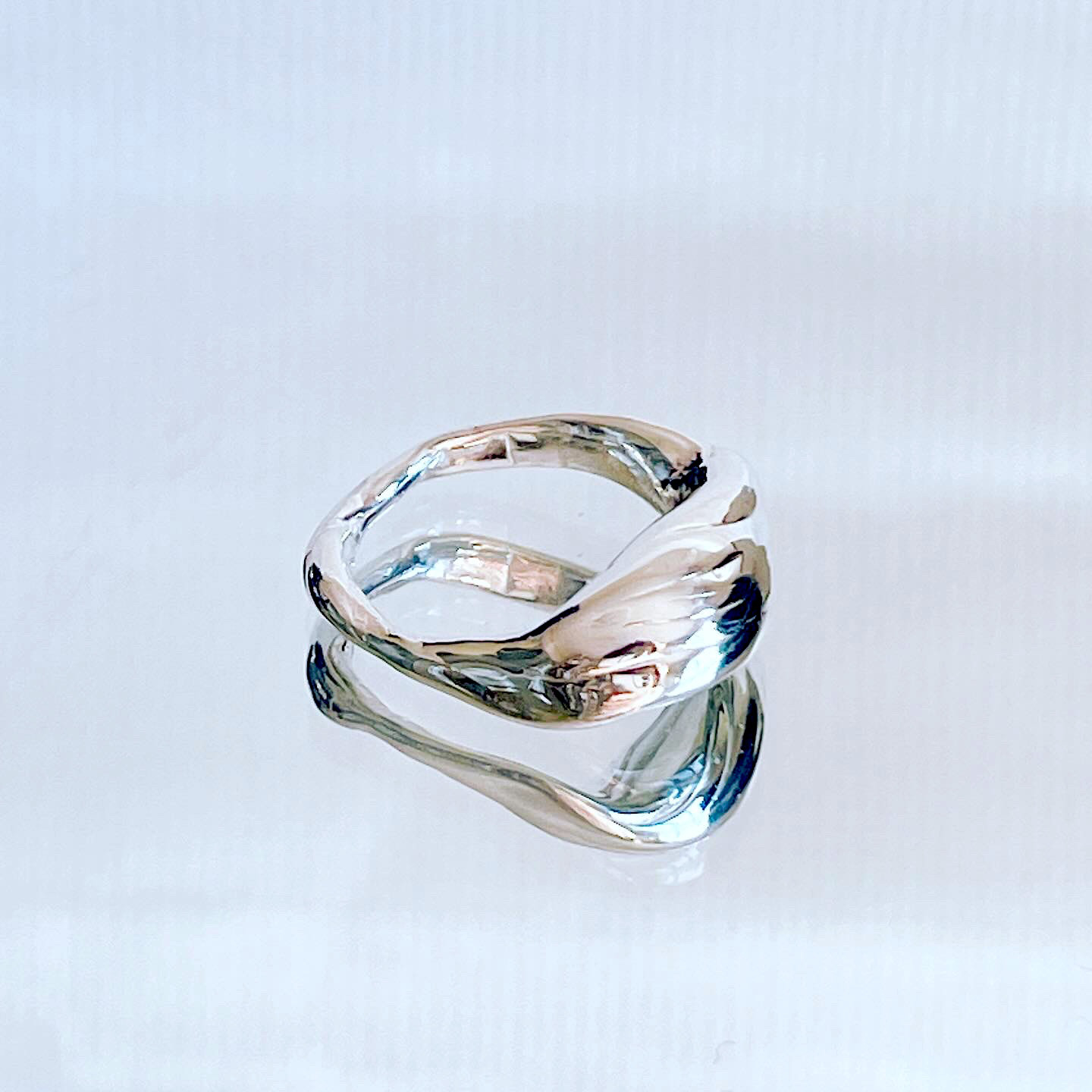 緩やかな波の動きデザインリング　蜜蝋ジュエリー　ピンキー・ペンダントトップsilver