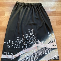 熨斗文様　黒留袖リメイク　絹　ワンプリーツスカート 10枚目の画像