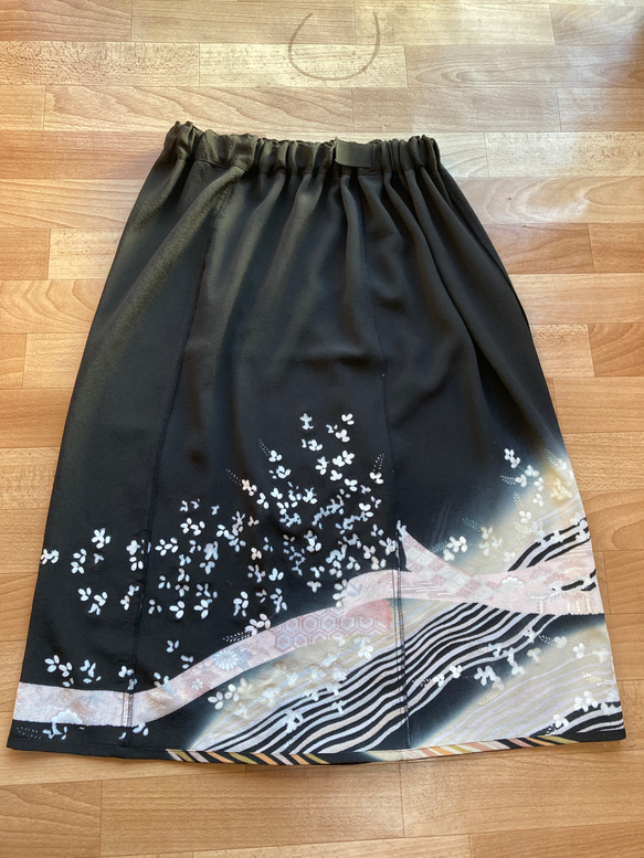 熨斗文様　黒留袖リメイク　絹　ワンプリーツスカート 10枚目の画像