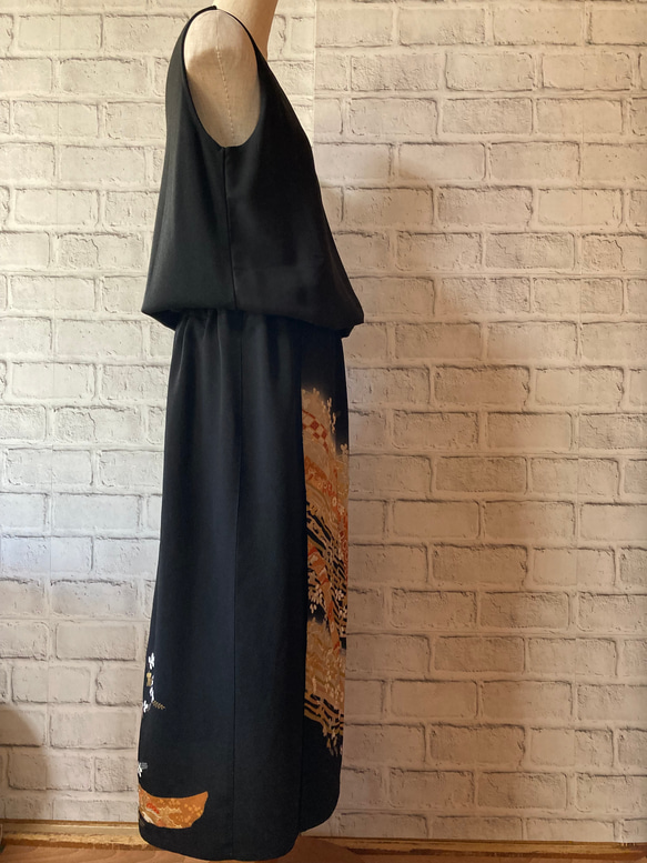 熨斗文様　黒留袖リメイク　絹　ワンプリーツスカート 4枚目の画像