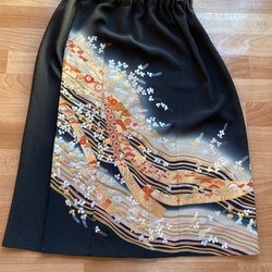 熨斗文様　黒留袖リメイク　絹　ワンプリーツスカート 6枚目の画像