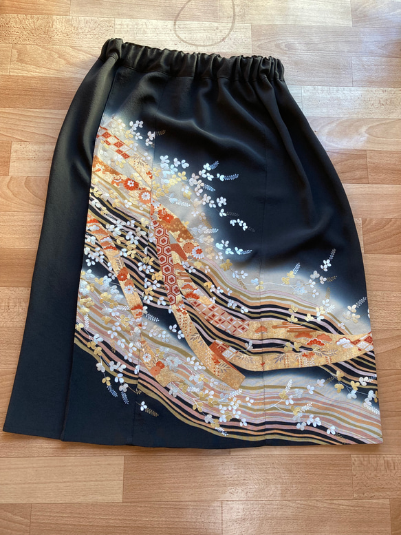 熨斗文様　黒留袖リメイク　絹　ワンプリーツスカート 6枚目の画像