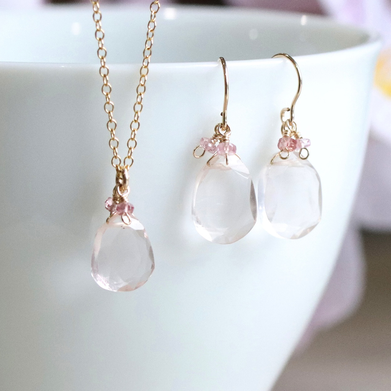 桜の花びら ピアス／イヤリング＆ネックレス セット｜ 天然石 ローズクォーツ｜14Kgf｜アレルギー対応　｜Sakura