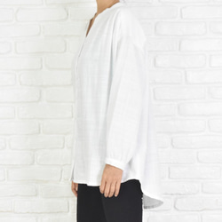 再販　シンプルなコットン素材のスキッパーシャツ　ホワイト　白シャツ 7枚目の画像