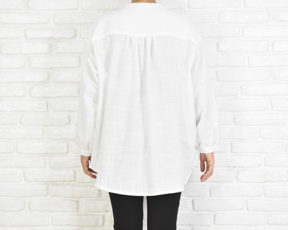 再販　シンプルなコットン素材のスキッパーシャツ　ホワイト　白シャツ 6枚目の画像