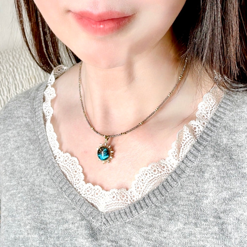 ※3日間限定お値下げ中！ 小石の中の小さな宇宙 光る ハンドメイド ペンダント 3日間限定値下げ！小石の中の小さな宇宙 キラキラ光る ハンドメイド