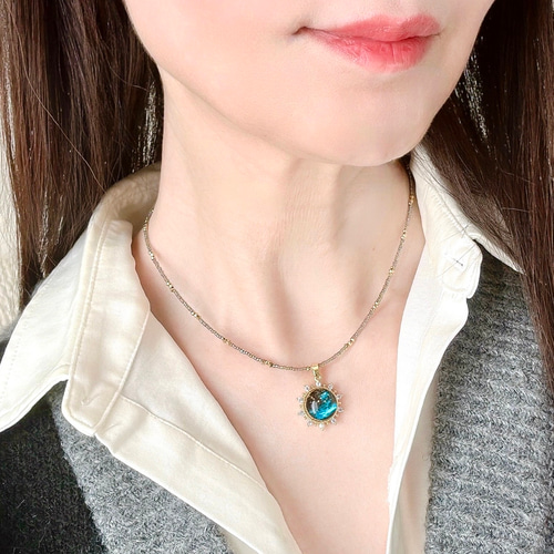 極小ガラスが煌めく「瑠璃色の宇宙」 ペンダント ネックレス