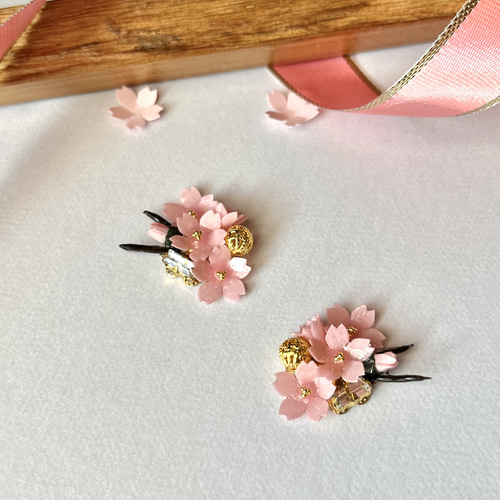 紙の桜が咲き誇る 枝付き イヤリング ・ピアス 桜ハンドメイド2024