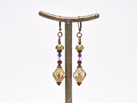 琥珀捷克珠、石榴石、紫水晶、石英和蓮花黃銅耳環 第3張的照片