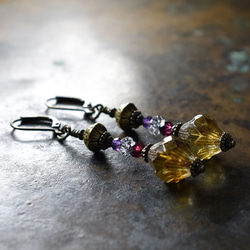 琥珀捷克珠、石榴石、紫水晶、石英和蓮花黃銅耳環 第1張的照片